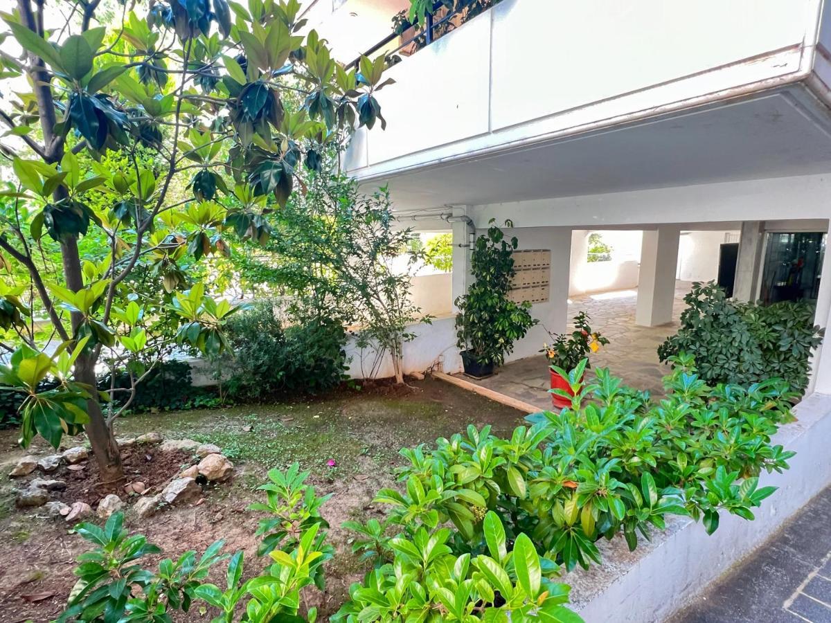 Cozy Fairytal Garden Apartment, Family Friendly, Free Parking, 15 Min To Airport Atenas Exterior foto
